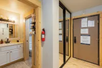 Flurry by AvantStay Tahoe Donner Home w Access to Northstar Resort Community