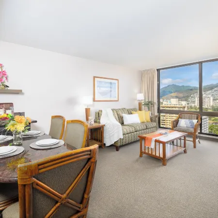 Diamond Head View Close to Waikiki Beach with Parking