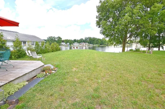 The Chicken Coop a Modern Riverfront Oasis 908