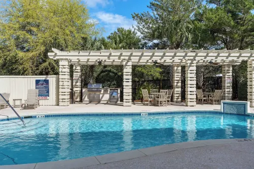 Emerald Paradise 2 Blocks to Beach Rooftop Patio Pool Access Sleeps 10