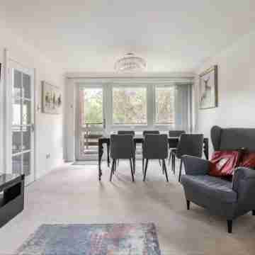 Spacious 1 Bed Apartment with Parking & Balcony! Others