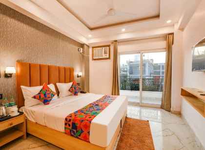 FabHotel Tree House - Nr Yashobhoomi Convention Centre