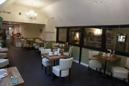 Crossways Inn Отели в г. Седжмур