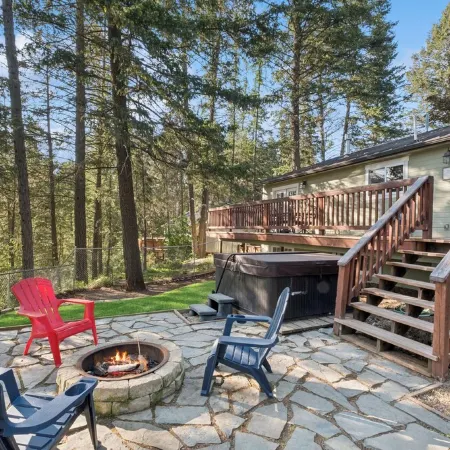 Family friendly house in Many Lakes with Hot Tub