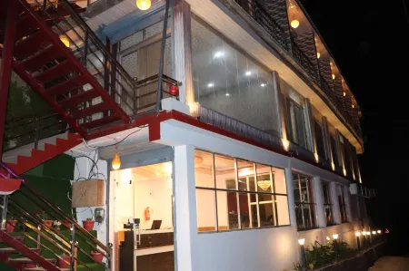 The Sleeping Beauty Hotel Отели в г. Джошимат