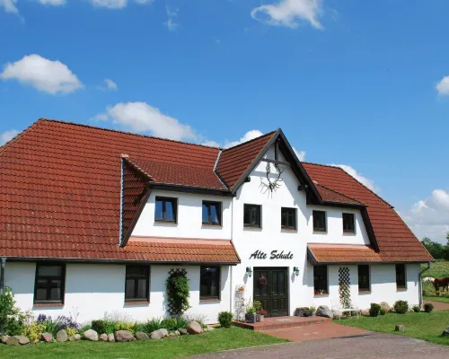 Wohnung in Dargun, Mecklenburg Mit Schwimmbad Hotels in Dargun