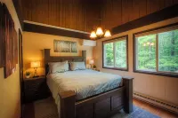 3-Bedroom 2 Bath Cozy Chalet 1 Mile From Mountain! Hotels near Hunter Mountain NY Snow Tubing