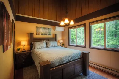 3-Bedroom 2 Bath Cozy Chalet 1 Mile From Mountain! Rust Diamonds & More 주변 호텔