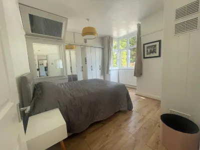 Immaculate 2-bed House in Potters Bar Hotels in Potters Bar