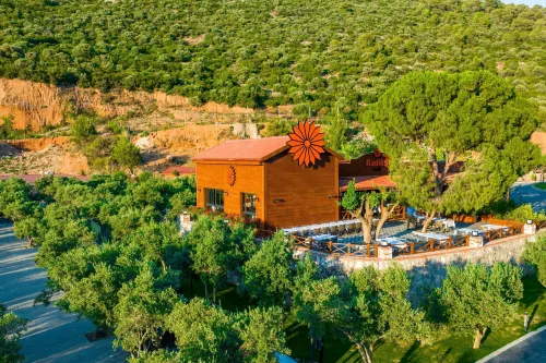 Batıhan Vadi Hotel Hotel di Bayraklidede Mahallesi