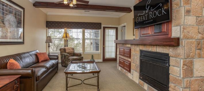 Branson's Great Rock Retreat Hotels in Branson