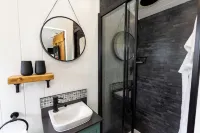 Willows Rest - 1 Bed Shepherds Hut - Pentlepoir Hotels in East Williamston