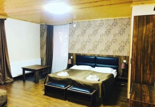 호텔 쉬게디 메스티아