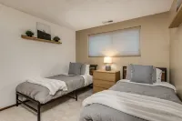 New Soaking Pool! Hot Tub and Ping Pong! Cozy 3 Bedroom Home.