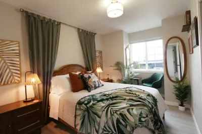 Modern Home with Game Room, Private Yard, Epic Views, 5B Sleeps 8+