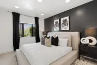 Luxury Upscale Modern home located  in the Catalina Foothills. Sleeps 16