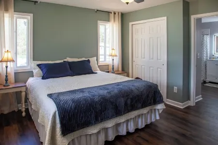 3-bedroom house near Deep River, Wolfspeed, Toyota, & Zoo Отели в г. Рэндольф