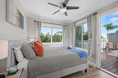 Poolside Bliss- 4BR Upscale Tierrasanta Getaway 미라마르 / 키어니메사 호텔