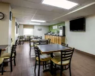 Sleep Inn & Suites Near Sports World Blvd - breakfast
