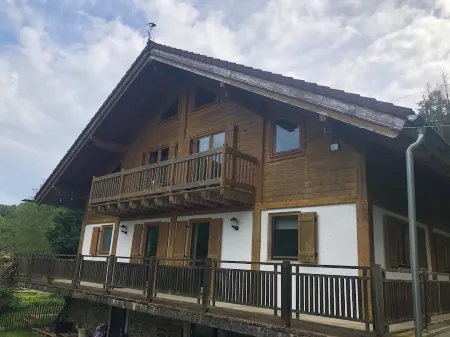 Idyllisches Ferienhaus mit Gatensitzplatz. Haustiere Willkommen! Отели в г. Нассау