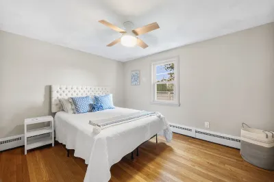 2 BEDROOMS, 3BEDS 1.5 BATH! OCEAN ROAD ! Sleeps 6 1 mile to beach, dining &shops