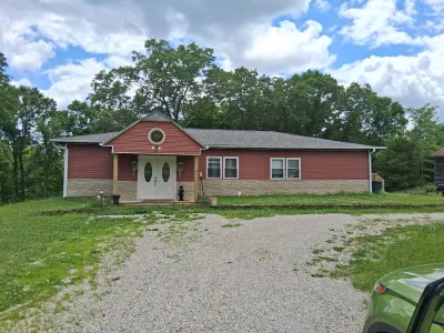 Riverbend Getaway 134-Luxury & Comfort Sleep 20+ Nearby-Swim, Float, Hike, Relax