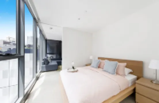 A Chic Apt with a Large Balcony Next to Grand Prix Hotels near Royal Melbourne Yacht Squadron Marina