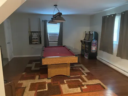 Pocono home away from home Отели рядом с достопримечательностью «Поконо Гарденс»