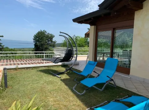 Villa with wonderful lake Garda view, garden and swimming pool