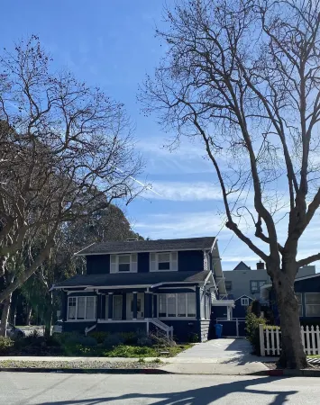 Cozy living, one block from Downtown Burlingame Отели в г. Берлингейм