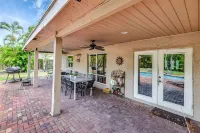 Palm Tree Paradise House with Private Heated Pool.