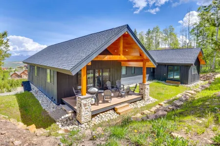 New Modern Mountain Retreat with Level 2 EV Charger