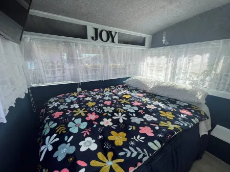 Tranquil Retreat with Breathtaking Lake Views: Renowed for Trout Fishing