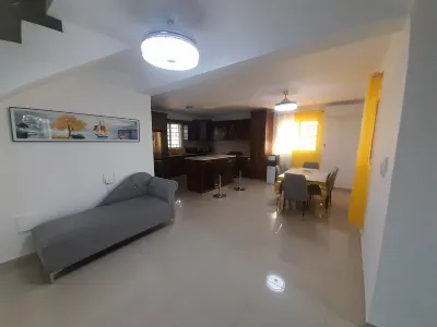 4 bedroom house with private pool Hotels in 