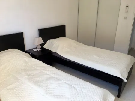 Beautiful apartment with sea view, swimming pool, near beaches and port Отели в г. Проприано