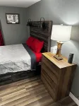 The Riverside Retreat! cozy, newly remodeled home