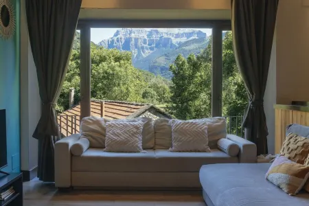 the edge of chelis Отели рядом с достопримечательностью «Ruta Cola de Caballo»