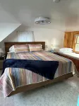 Charming 2-bedroom cottage on Loon Lake