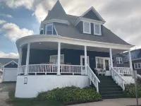 Oceanside cottage home with stunning ocean views