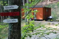 Romantic Tiny Home Cabin w/HotTub + Fire Pit, Doorstep to Adventures and Romance