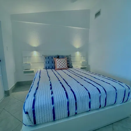 Summer Discounts Avail Weeks- 3Bdr./3ba. Updated Canal Access Sombrero-Message