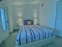 Summer Discounts Avail Weeks- 3Bdr./3ba. Updated Home Canal Access to Sombrero