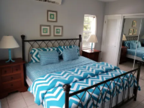 Premium Grace Bay Beach condo