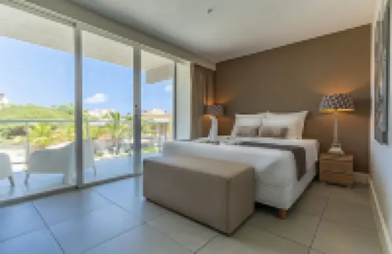 Palm Beach Grand Oasis: Spacious 21-Guest Retreat - Walk to All!