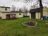 Cozy 6 bedroom home located 14 miles from Detroit Metro Airport.