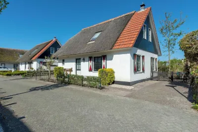 Villa w Electric Charging & Parking Hotels near De Rozentuin