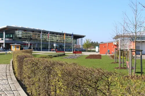 Vacation apartment with lake view, close to the beach with WiFi, dishwasher, microwave Hotels in Heiligenhafen