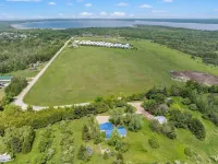 The Willow House - 3 bedroom home near Castle Farms - Events welcome!