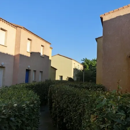 Villa T3, private terrace & parking. Wifi Fibre, Swimming pool, Shops, Beach 50m!