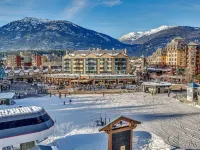 Largest Mountain Facing Property in famous Carleton Lodge - 4 bedrooms!